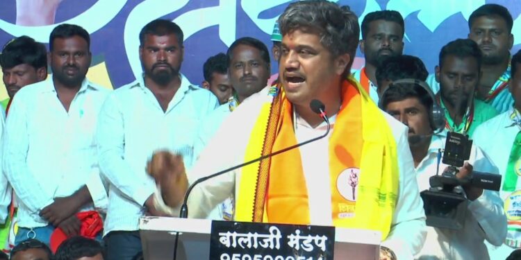 रोहित पवार गाड्या बदलत नाही तर हेलिकॉप्टर आणि विमान सुध्दा बदलतो, कर्जतमधील सभेत रोहित पवार काय म्हणाले ? वाचा A टू Z मुद्दे 